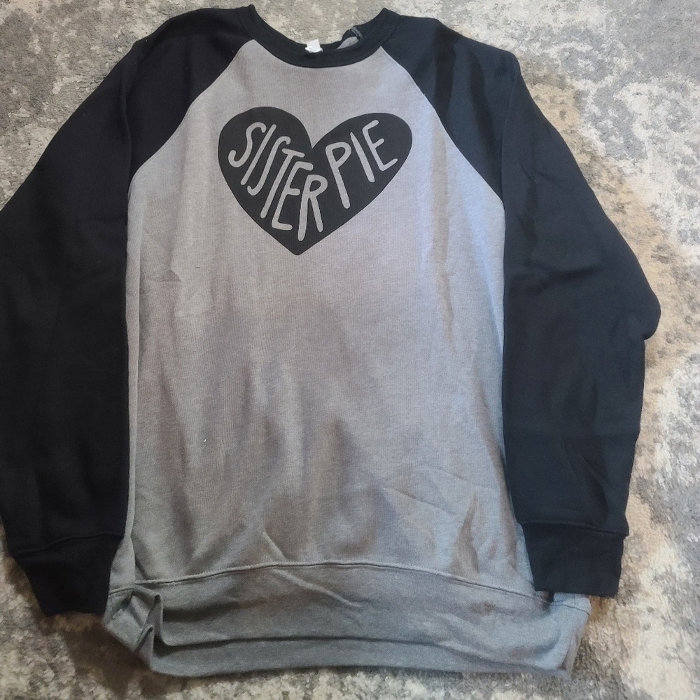 Super soft black and grey graphic sweater XL